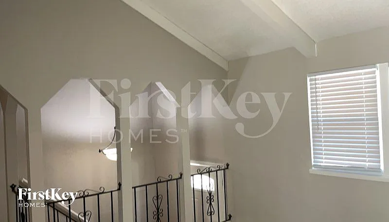 3 bed, 2.0 bath, 993 sqft, $1,675 — Photo 4