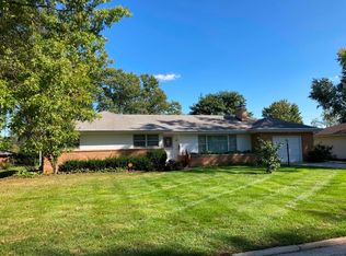 8 Grandview Dr, Normal, IL 61761