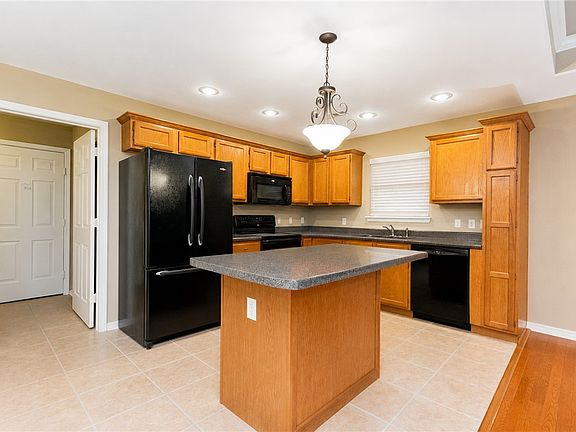 2nd image of 9 Pitchford Ln
