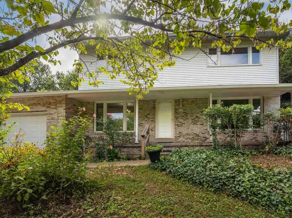 1016 Village Dr, Morgantown, WV 26505