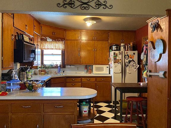 5th image of 1612 Donahoe Dr