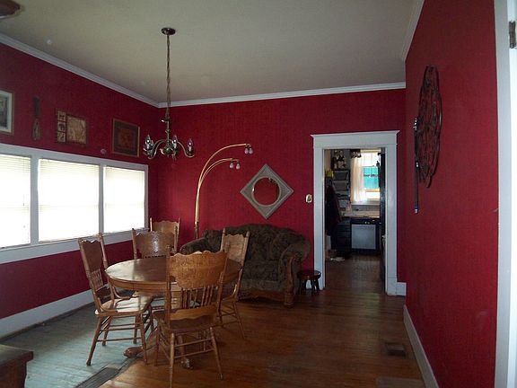4th image of 204 Oak St