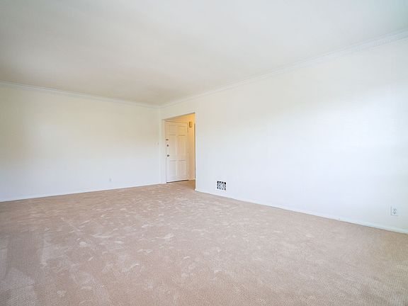 2nd image of 8551-8561 Holloway Dr #1/4