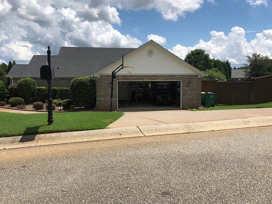 2nd image of 450 Flyway Ln
