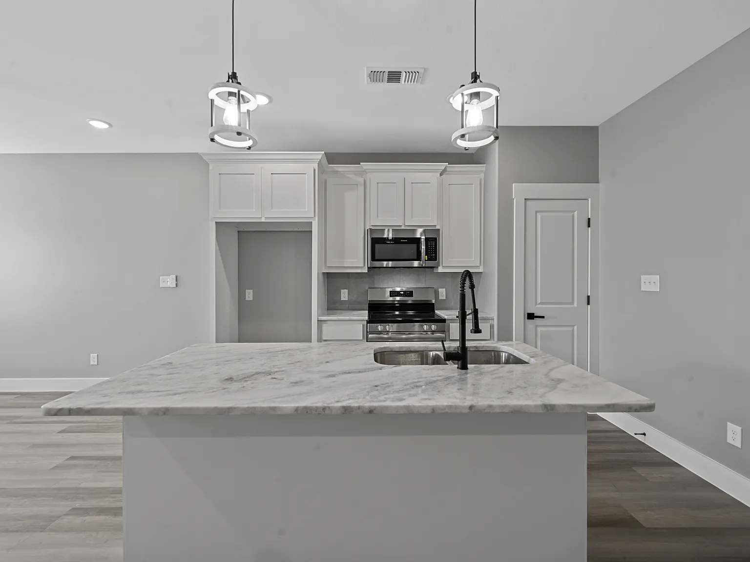 527 West Walker Street, Denison TX 7502 — Photo 3