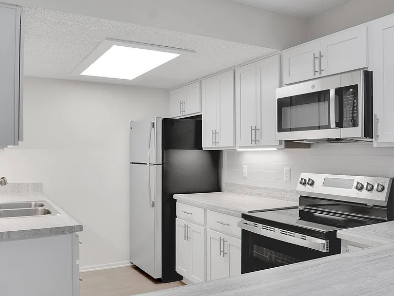 Auburn Townhomes — Photo 6