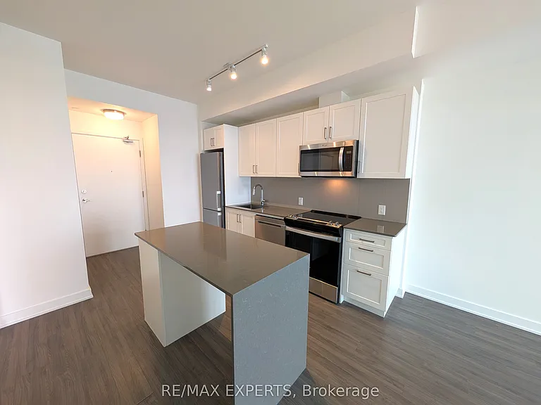681 Yonge St #527 — Photo 4
