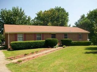 325 Ridgeline Dr, Clarksville, TN 37042