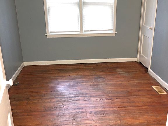 Bedroom, hardwood flooring