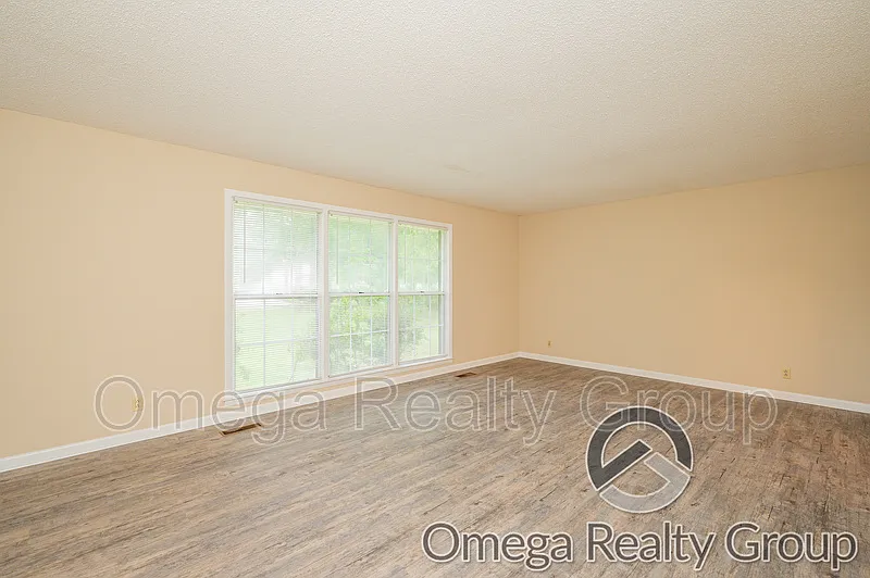 Building Photo - 3001 Pawnee Cir