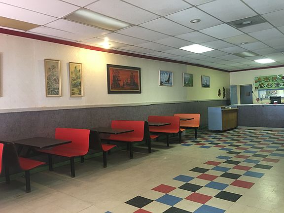 5th image of 825 Wood St