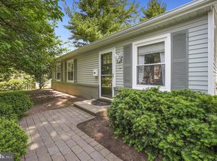 124 N Hickory Rd, Sterling, VA 20164