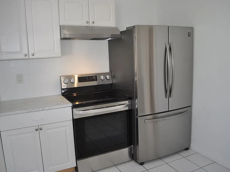 1305 S Albany Ave #B — Photo 8