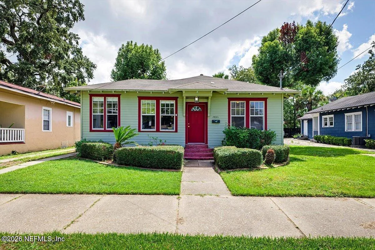 3 bed, 2.0 bath, 1744 sqft, $2,295 — Photo 3