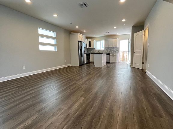 4th image of 4714 N Maplewood Ave