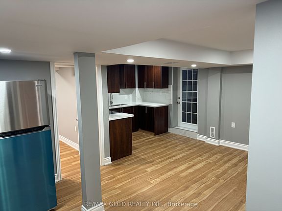 5th image of 4 Hall Cres #Basement