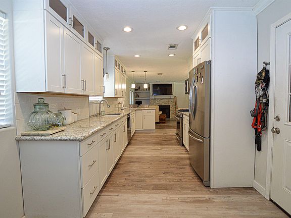 4th image of 122 Woodlawn Dr