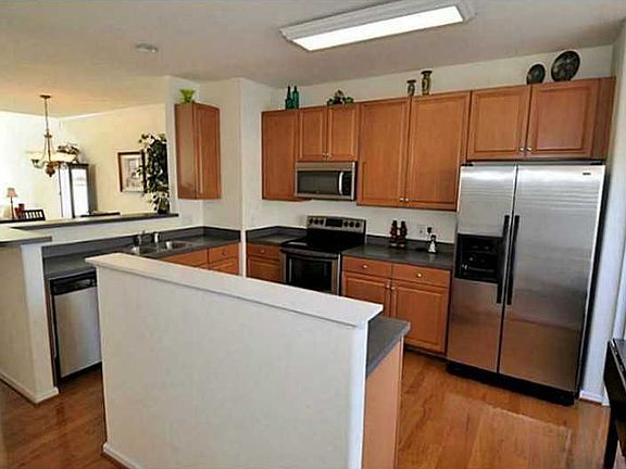 3rd image of 933 Canterwood Ct