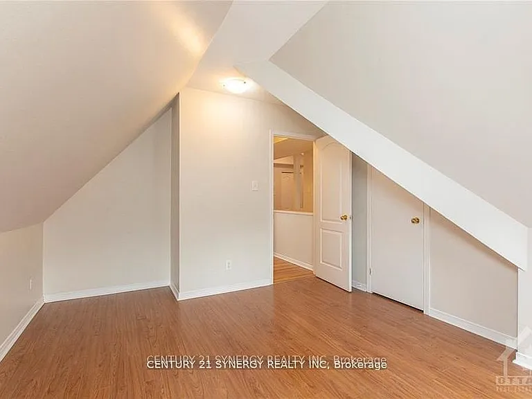 450 Maclaren St #10 — Photo 9