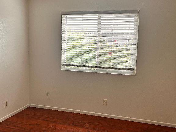 front bedroom with new blinds