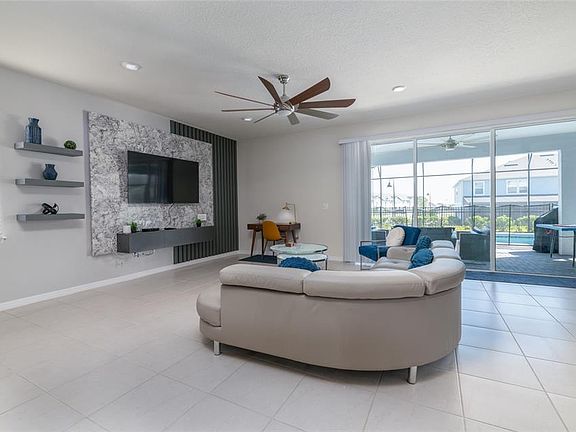 4th image of 3217 Lilac Way