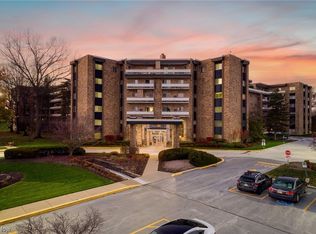 2112 Acacia Park Dr APT 201, Lyndhurst, OH 44124