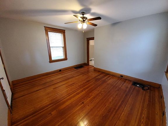 4th image of 3931 Lovell Ave