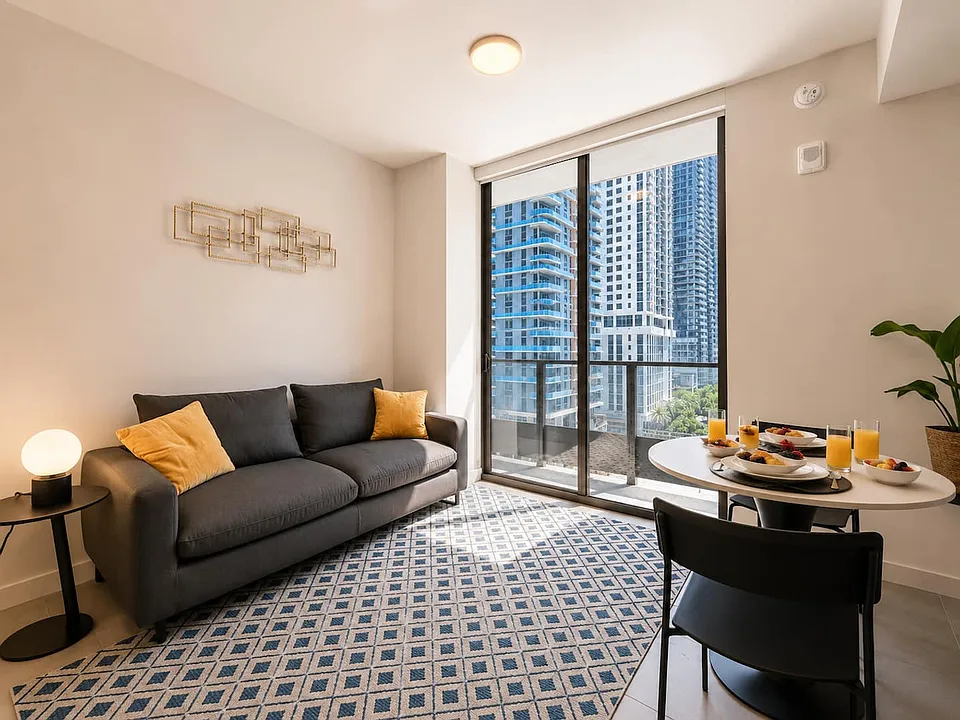 121 NE 5th St #40-ID1539661P