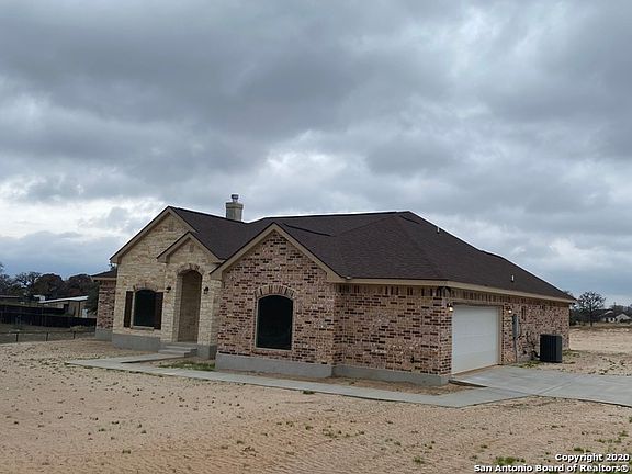 3rd image of 1204 Hillside Oaks Dr