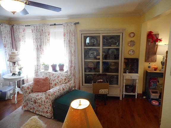 5th image of 827 E South Broadway Ave