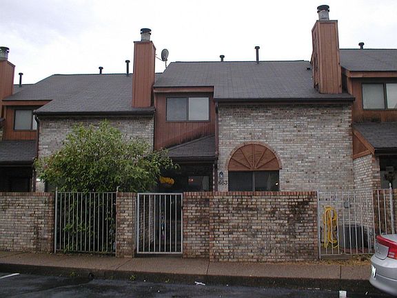 3rd image of 663 Chuck Gray Ct