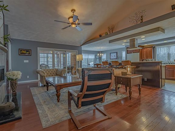 4th image of 5707 Willow Creek Ln