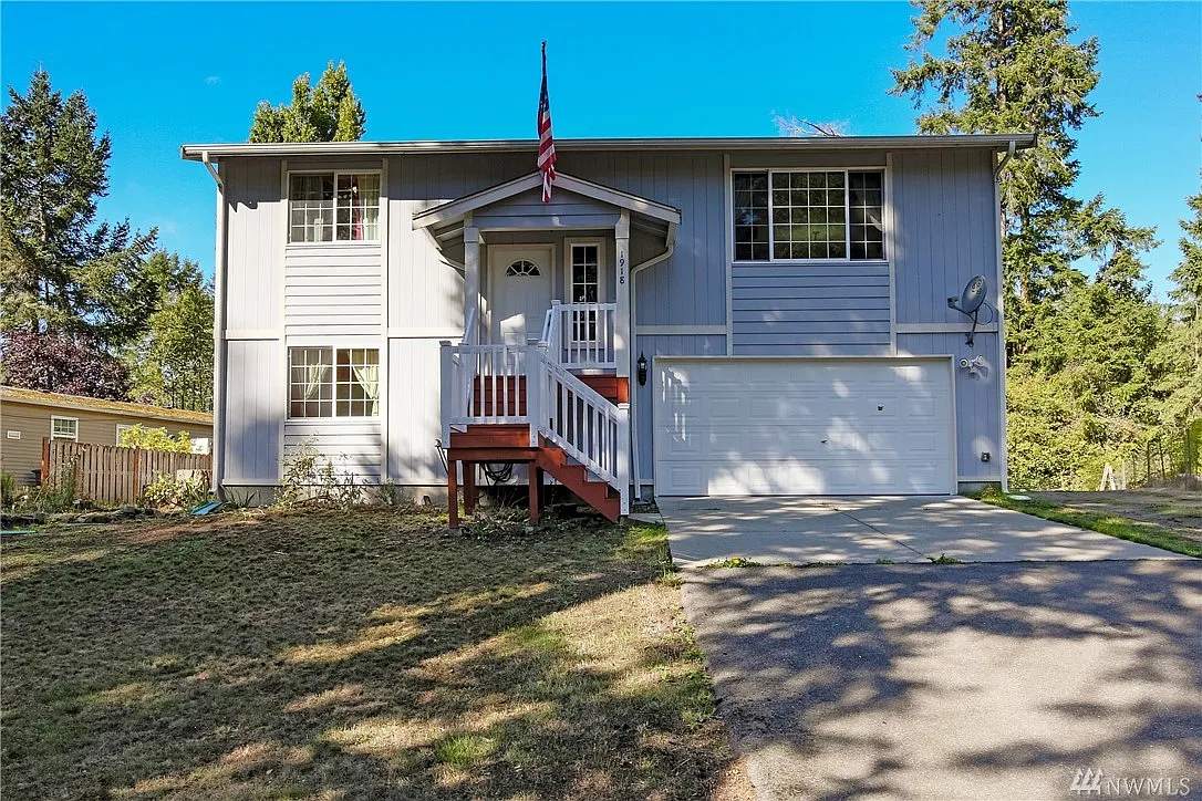 1918 Lake Dr SW photo 1