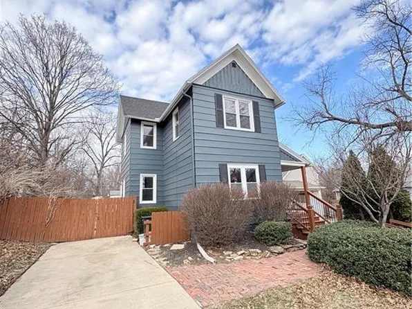 714 Prospect St, Leavenworth, KS 66048