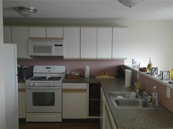 4th image of 33 Waterview Dr Unit B