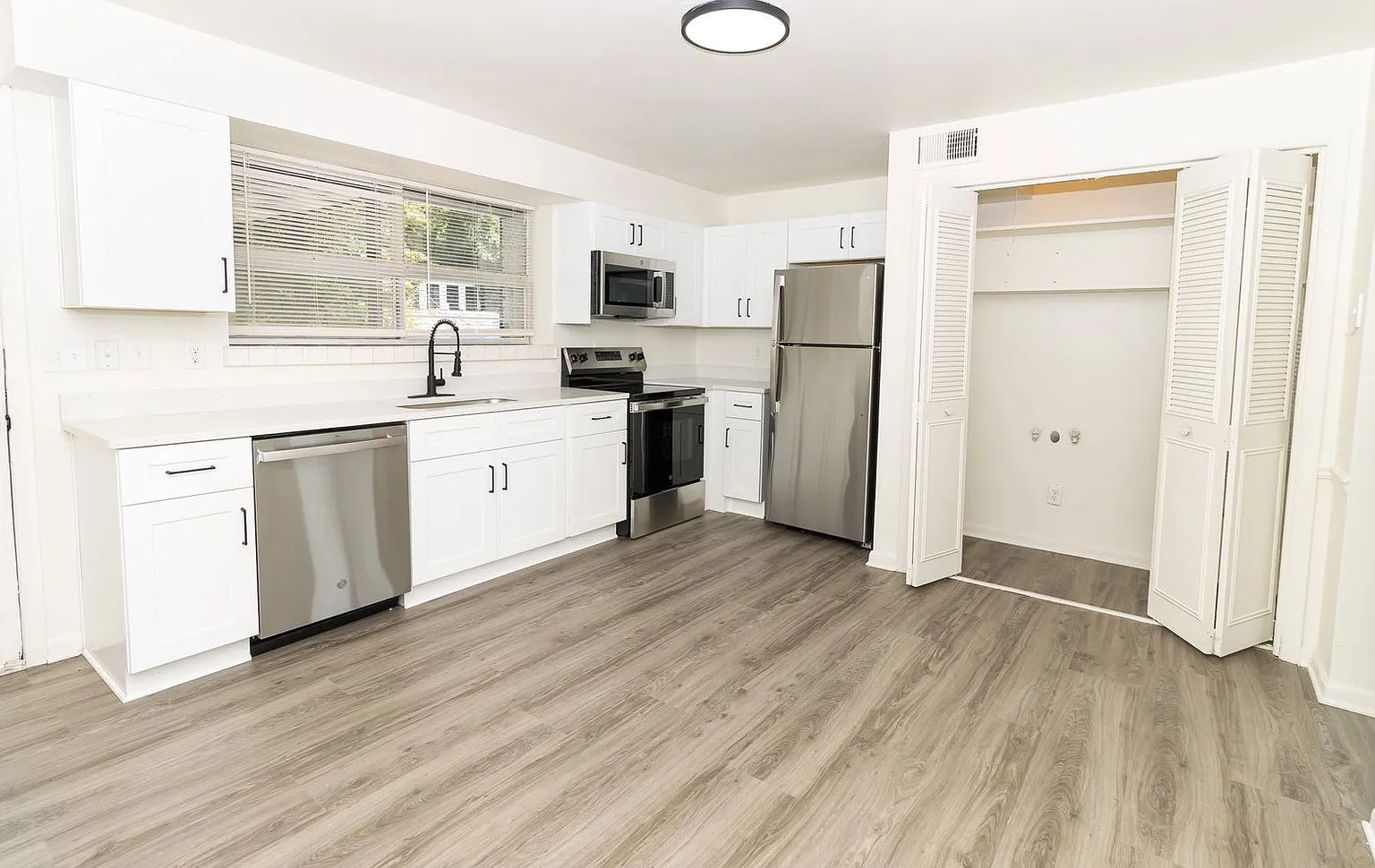2 bed, 1.0 bath, 1100 sqft, $1,195 — Photo 4