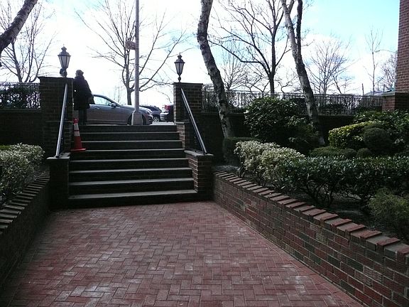 Front courtyard/garden