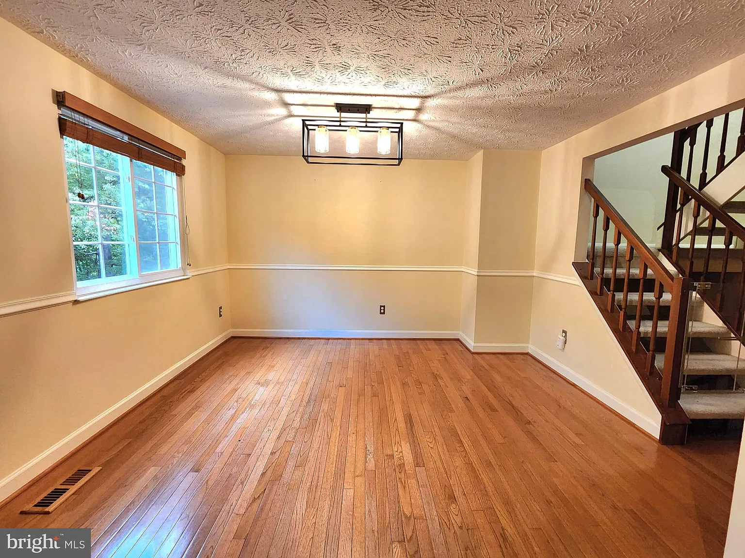3 bed, 3.0 bath, 1820 sqft, $3,200 — Photo 3