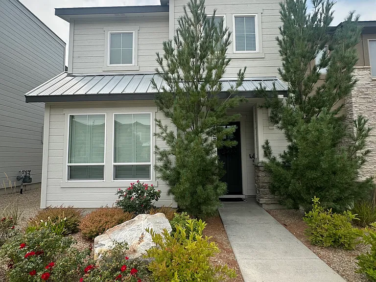 4423 E Parkcenter Blvd — Photo 1