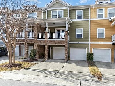 2nd image of 880 Queen City Cres
