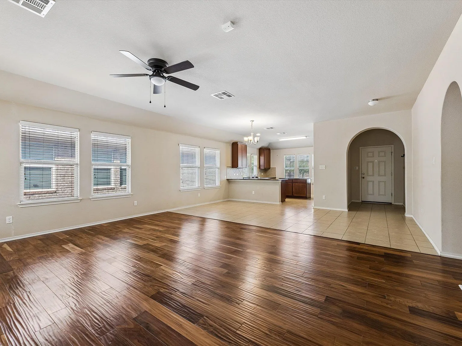 3 bed, 2.0 bath, 1605 sqft, $2,000 — Photo 3