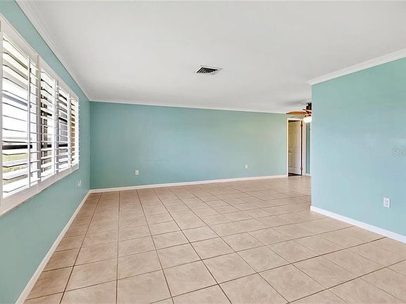5th image of 1330 Cambridge Dr