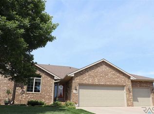 3725 E Fox Run Pl, Sioux Falls, SD 57103