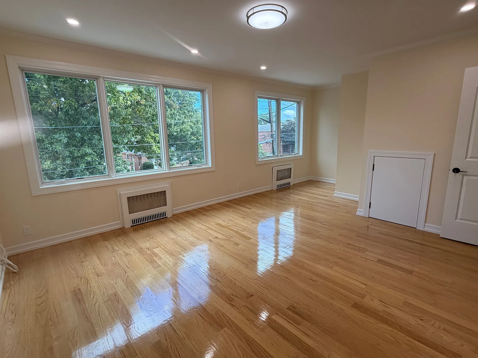 3 bed, 1400 sqft, $3,700 — Photo 3