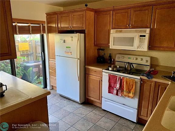3rd image of 2120 NE 44th St #2120