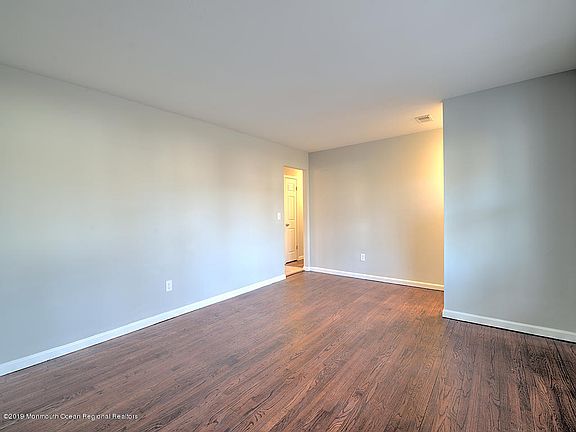 5th image of 715 Linden Ave