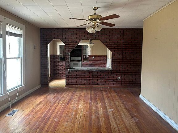 3rd image of 501 Jefferson St