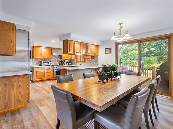 3rd image of 6801 Woodview Dr