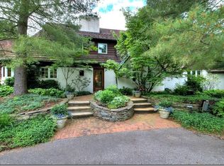 615 Falls Rd, Chagrin Falls, OH 44022