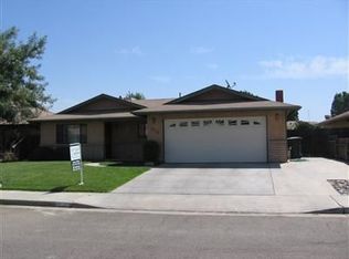 652 Camelot Way, Porterville, CA 93257